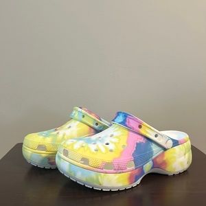 Crocs Women’s Classic Platform Clog in size 10